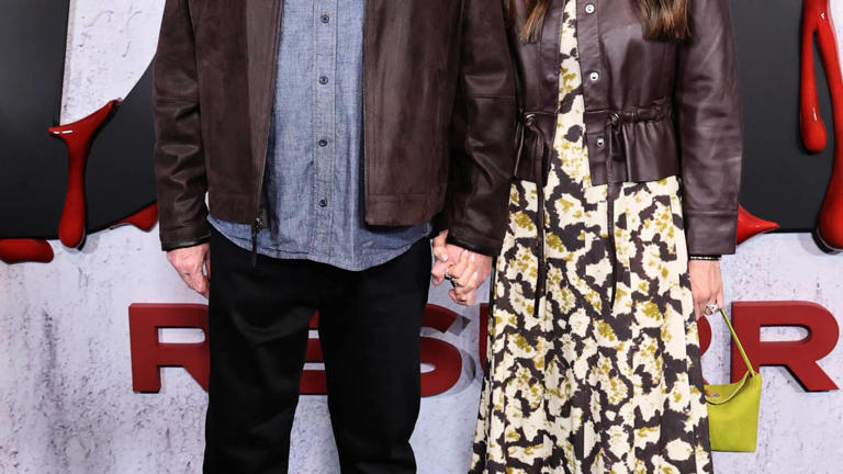 ‘Modern Family’ star Eric Stonestreet shows off weight loss on the red ...