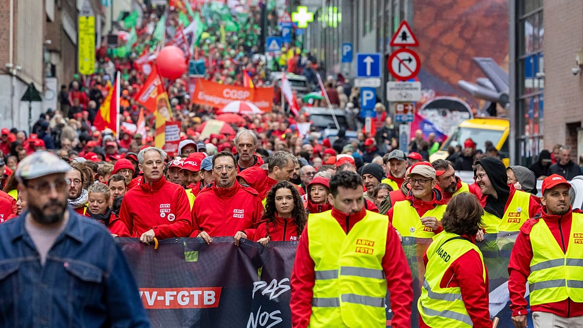 Police and protesters clash in Brussels as anti-austerity rally ...