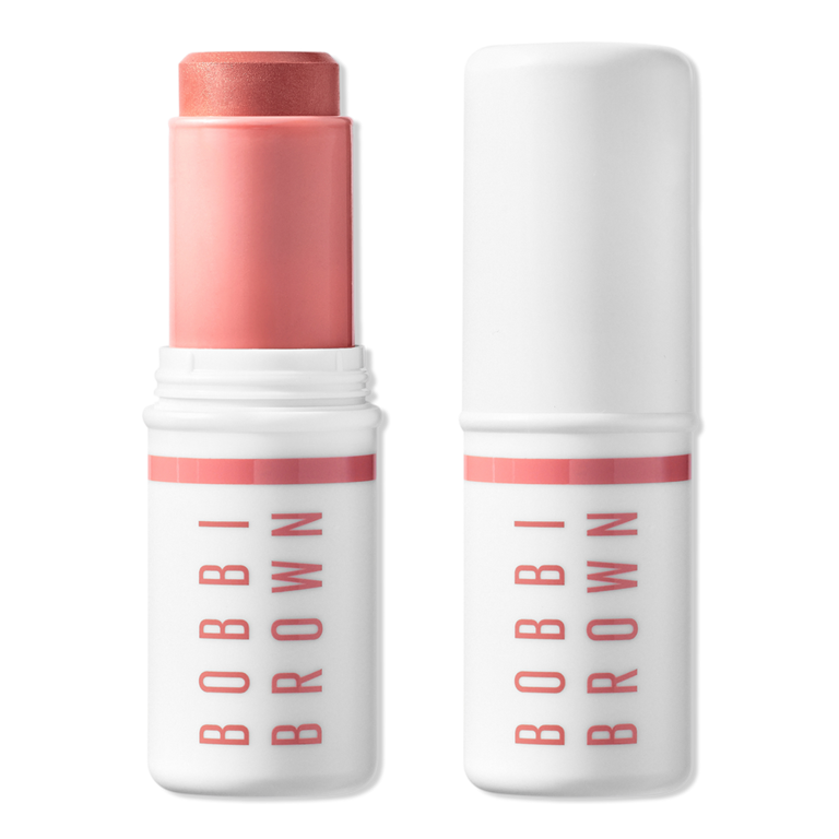 The anti-blush blush trend is all about soft definition