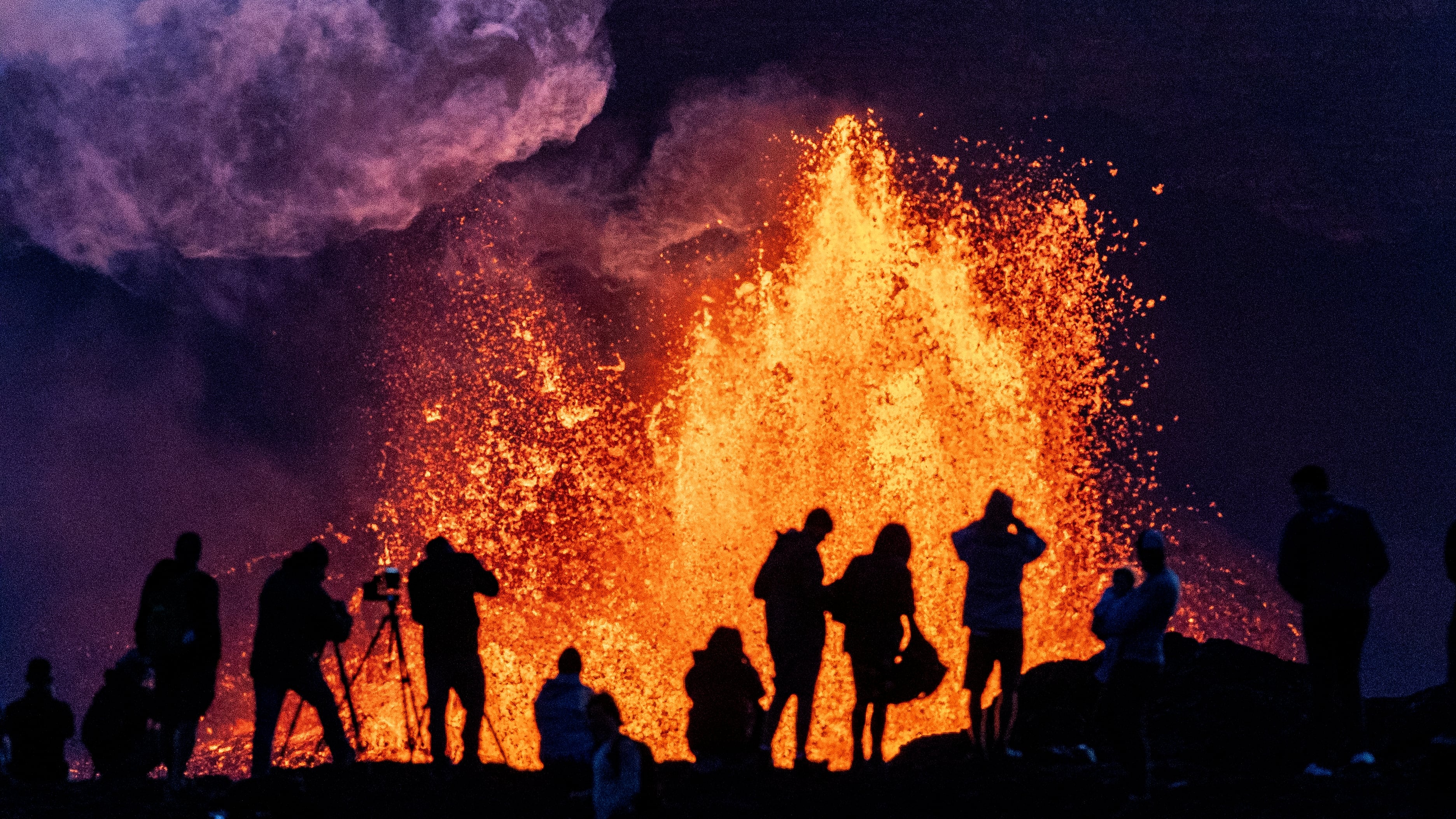Lava-spewing volcano forces trails to close in tourist hot spot