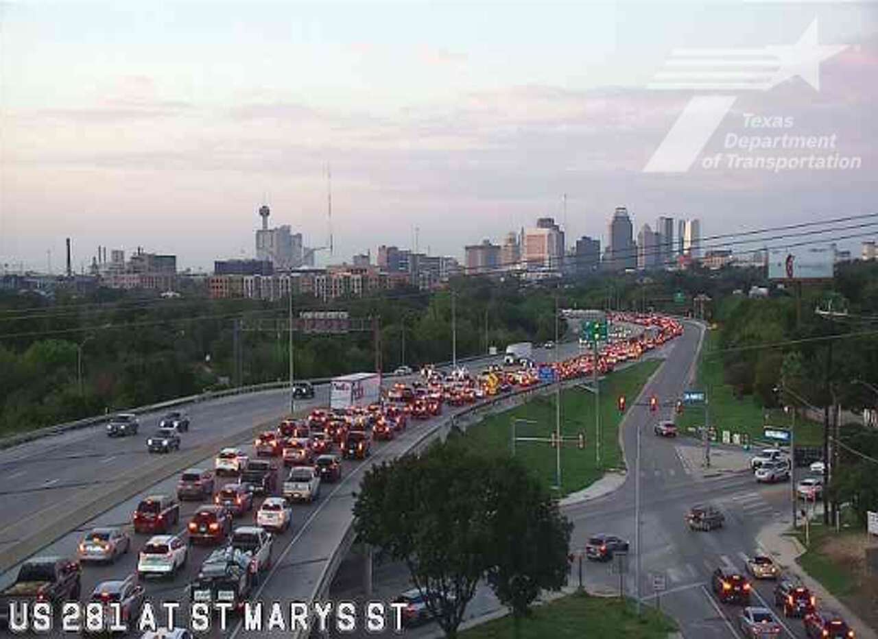 Wrong-way crash on US 281 downtown causes delays during morning commute