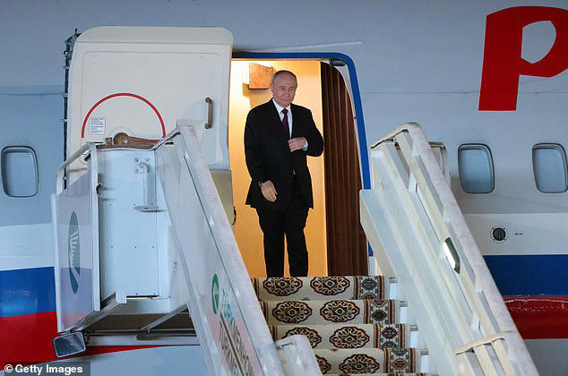 Russian government planes left trapped in the air and unable to land