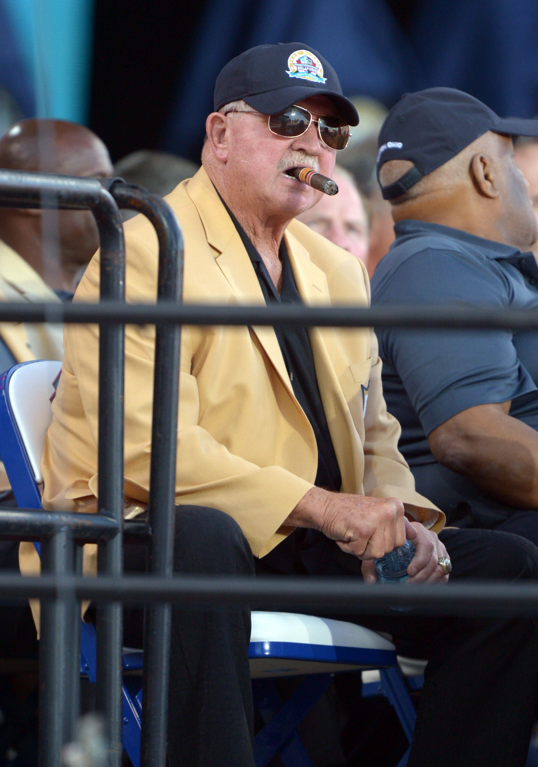 Mike Ditka dies and Pittsburgh colleagues share tributes of NFL icon