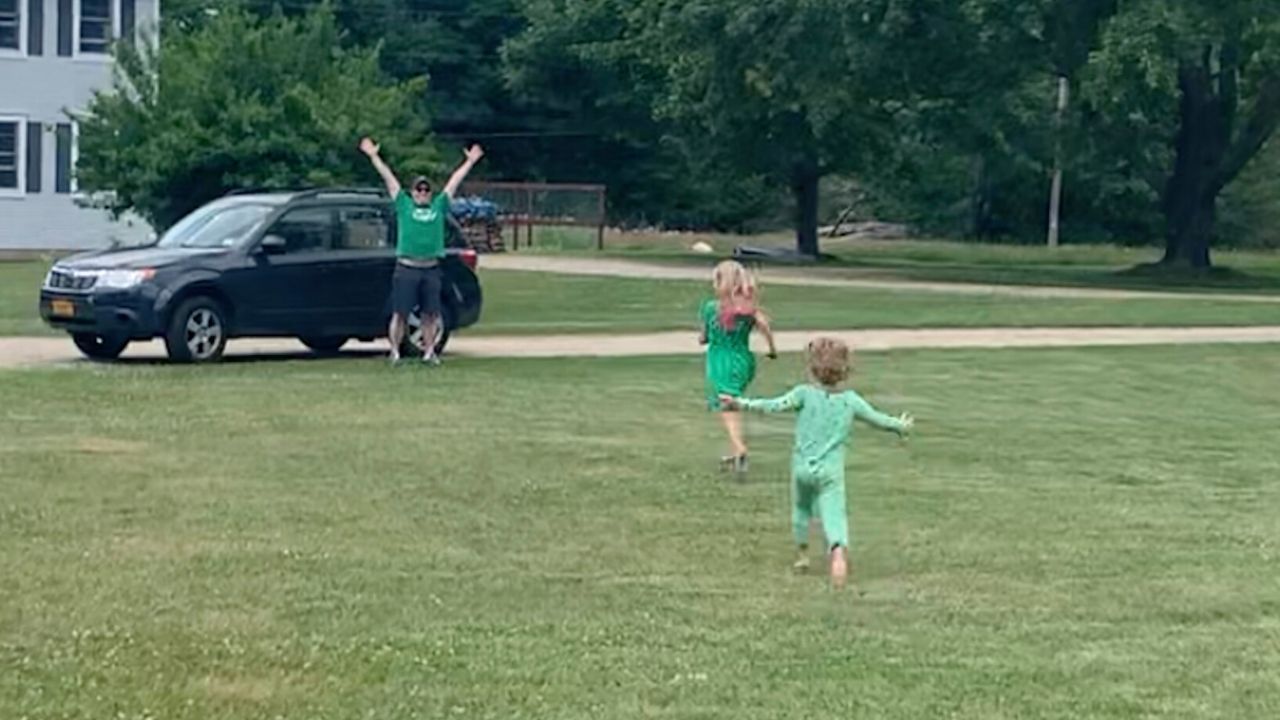 Kids run to EMS dad as he returns from 100 days on frontlines | Happily