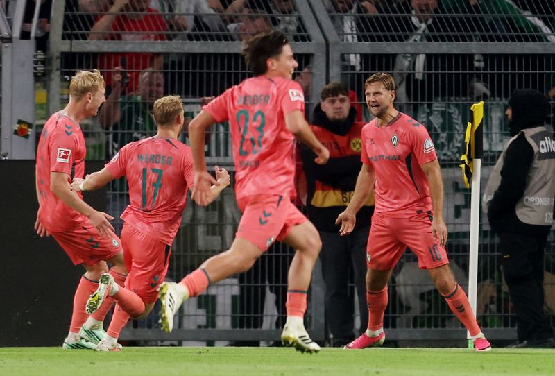 Soccer-Fullkrug haunts former side as Bremen battle for 2-2 draw at ...