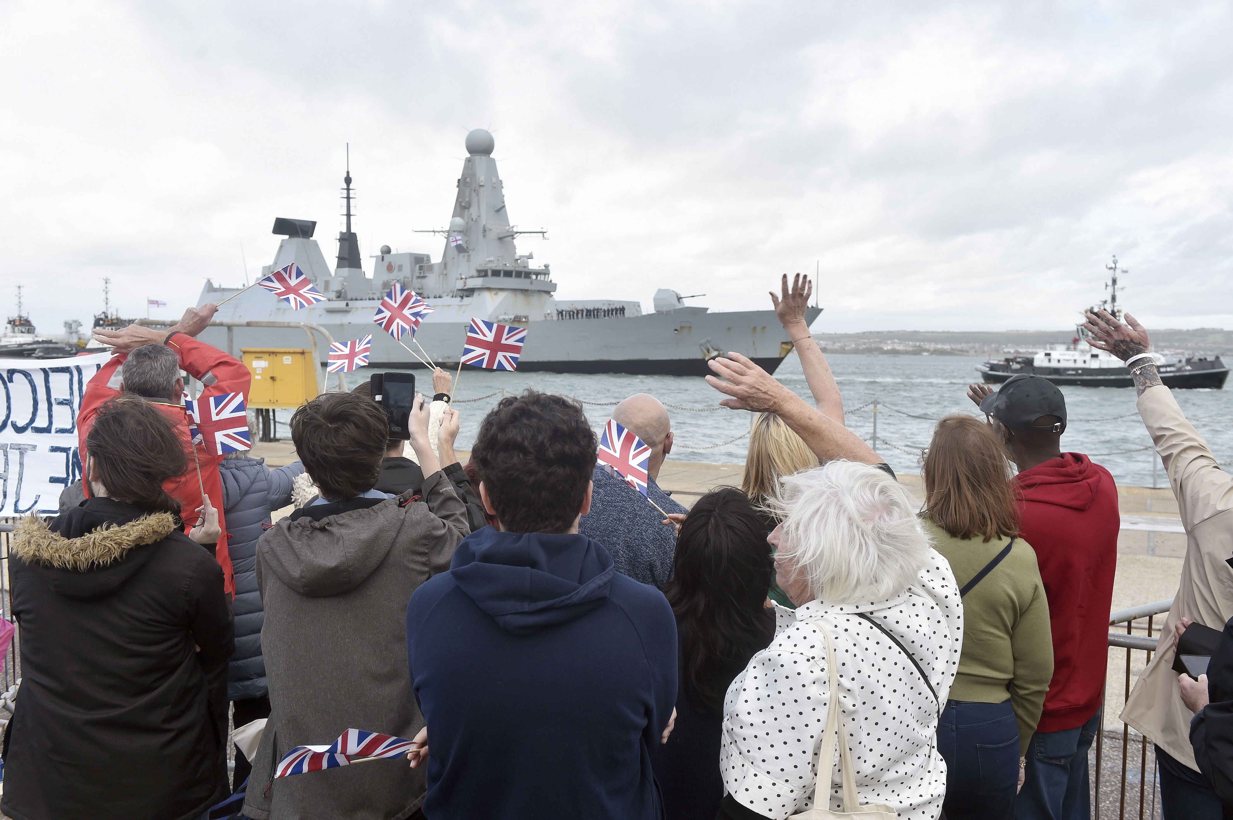 Royal Navy Type 45 destroyers will not have life extended as new hybrid ...