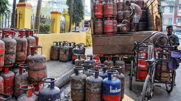 India's LPG imports shift back to UAE as US supplies plunge 58%; Oman ...