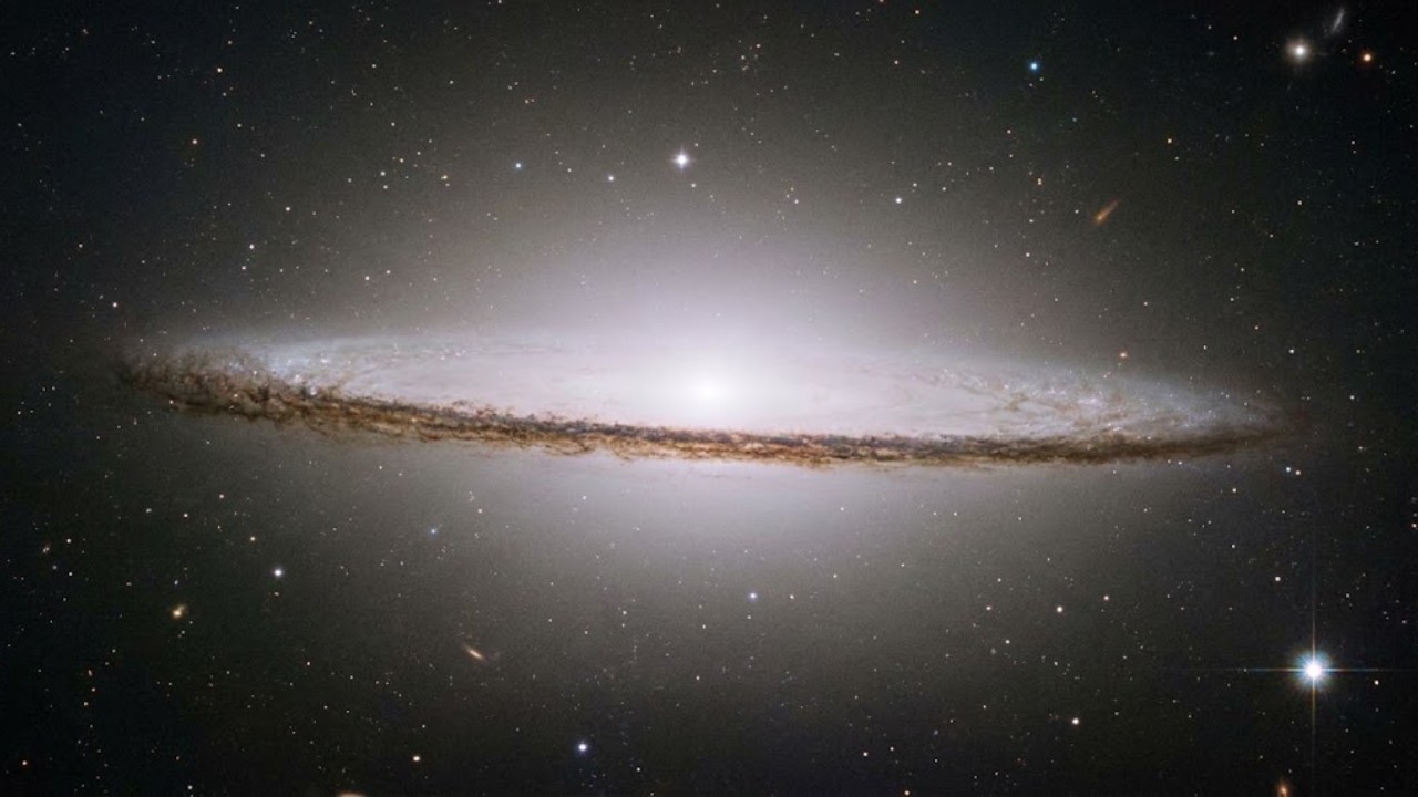 Hubble traces NGC 4698's tilt 55 million light-years