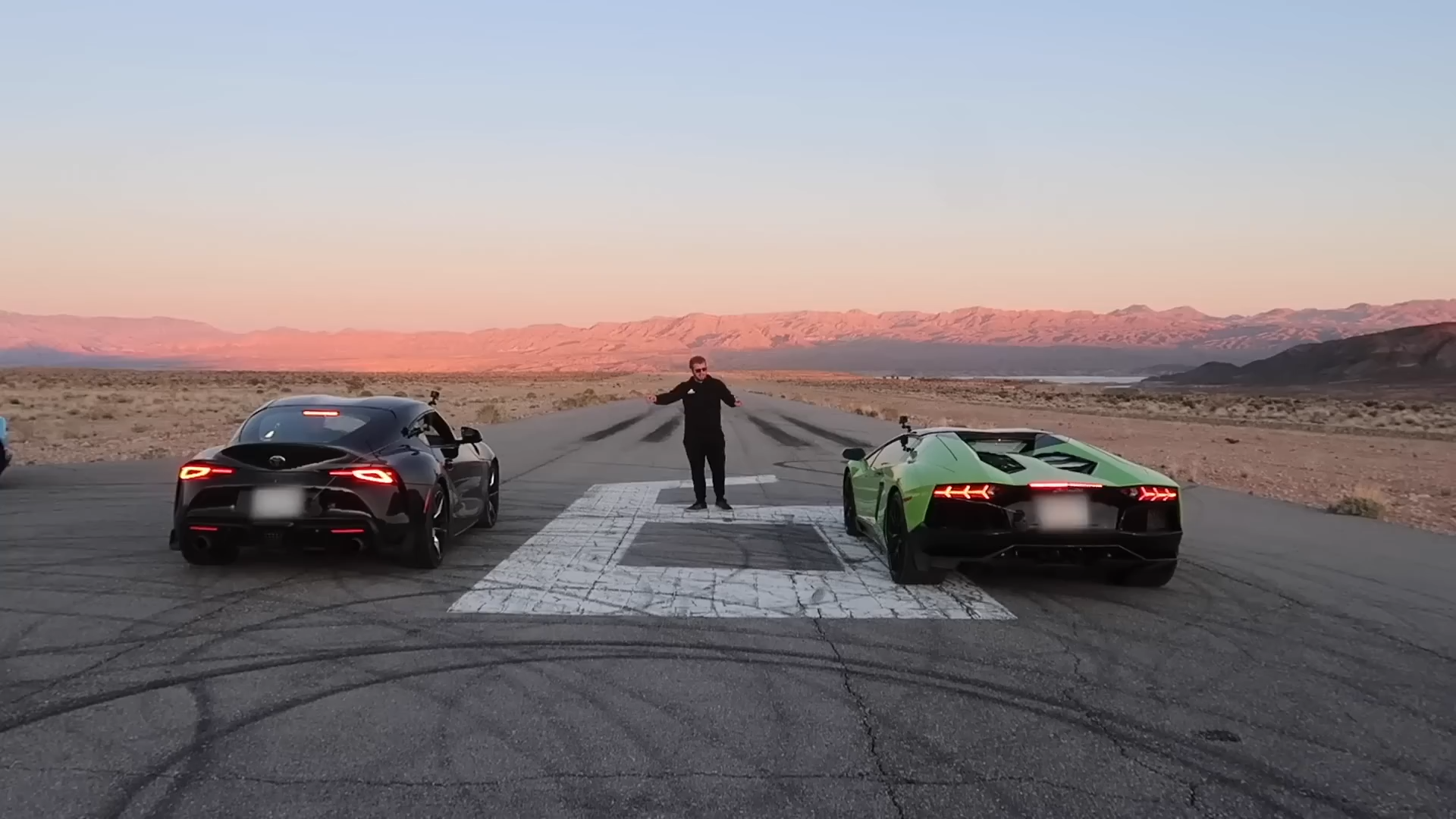 Toyota Supra vs Lamborghini Aventador high speed drag race