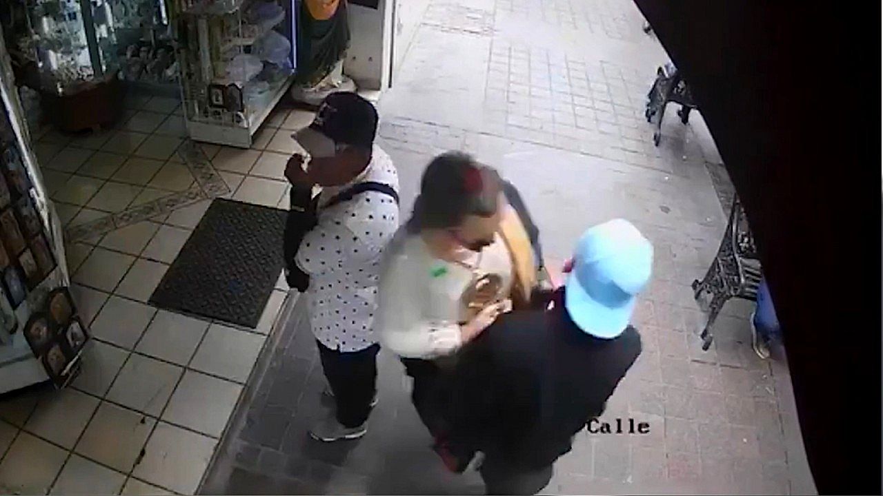 Gang caught stealing large Saint Jude statue from Mexican religious shop