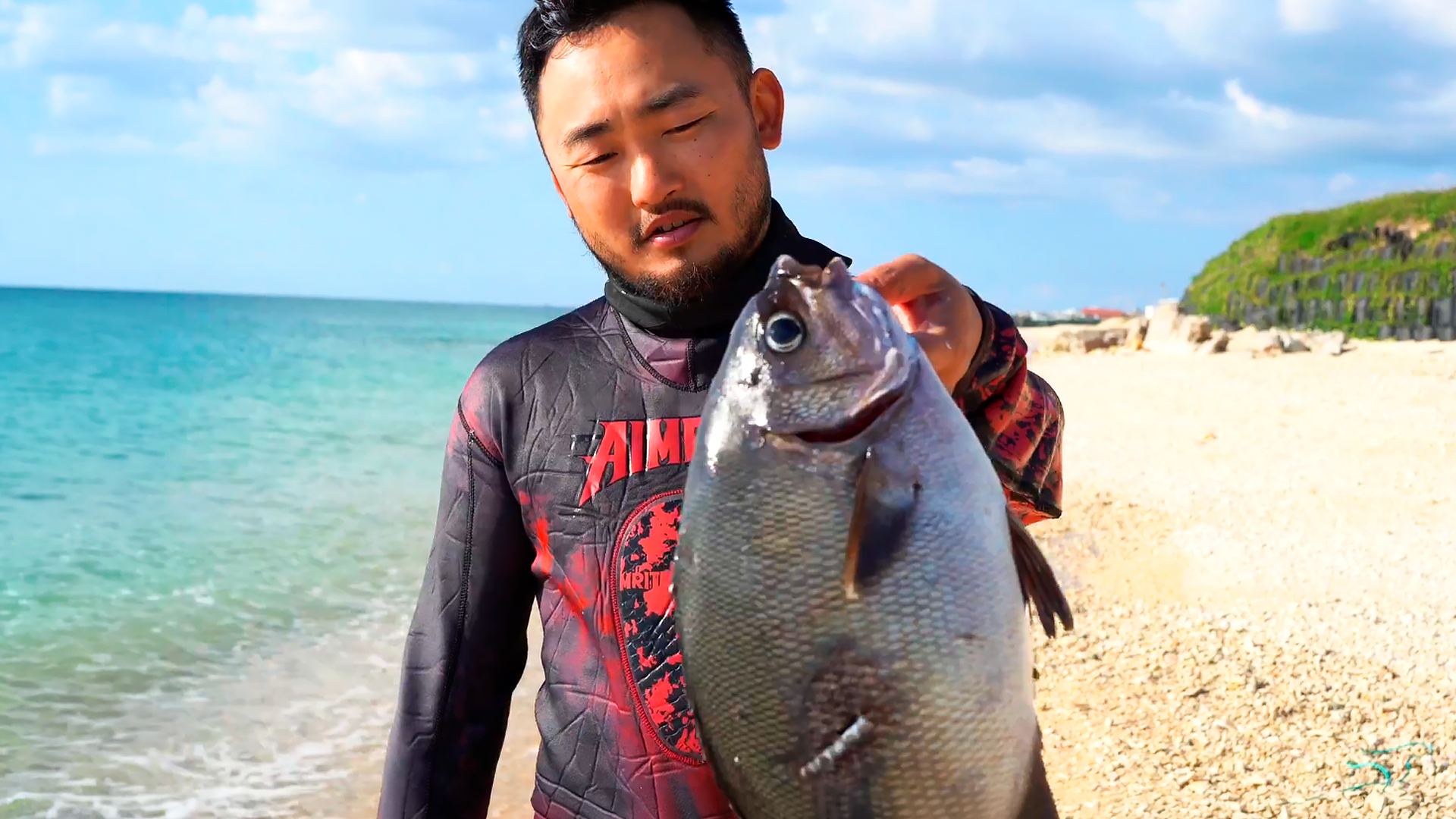 I freedive for dinner in Okinawa 🌊