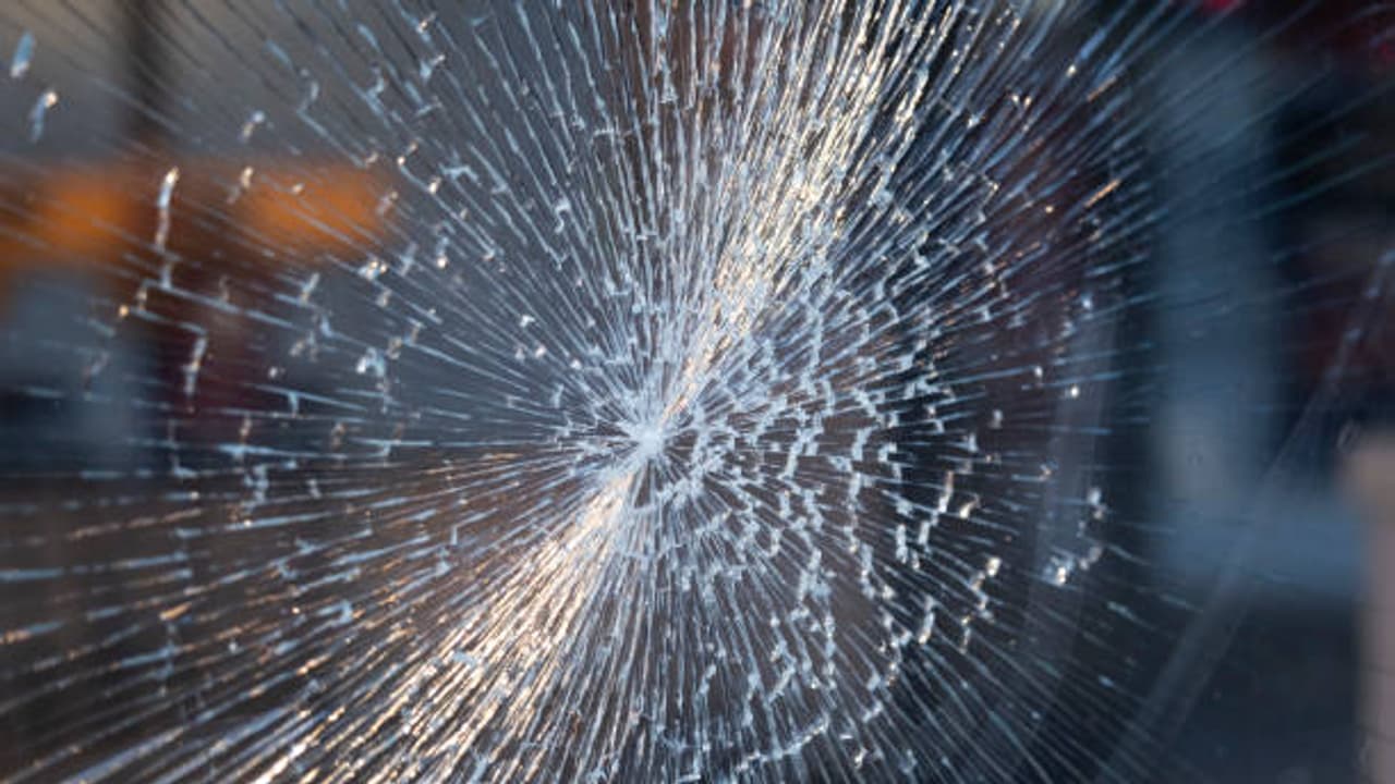 Man earns Rs 60,000 a month by making tempered glass, his business ...