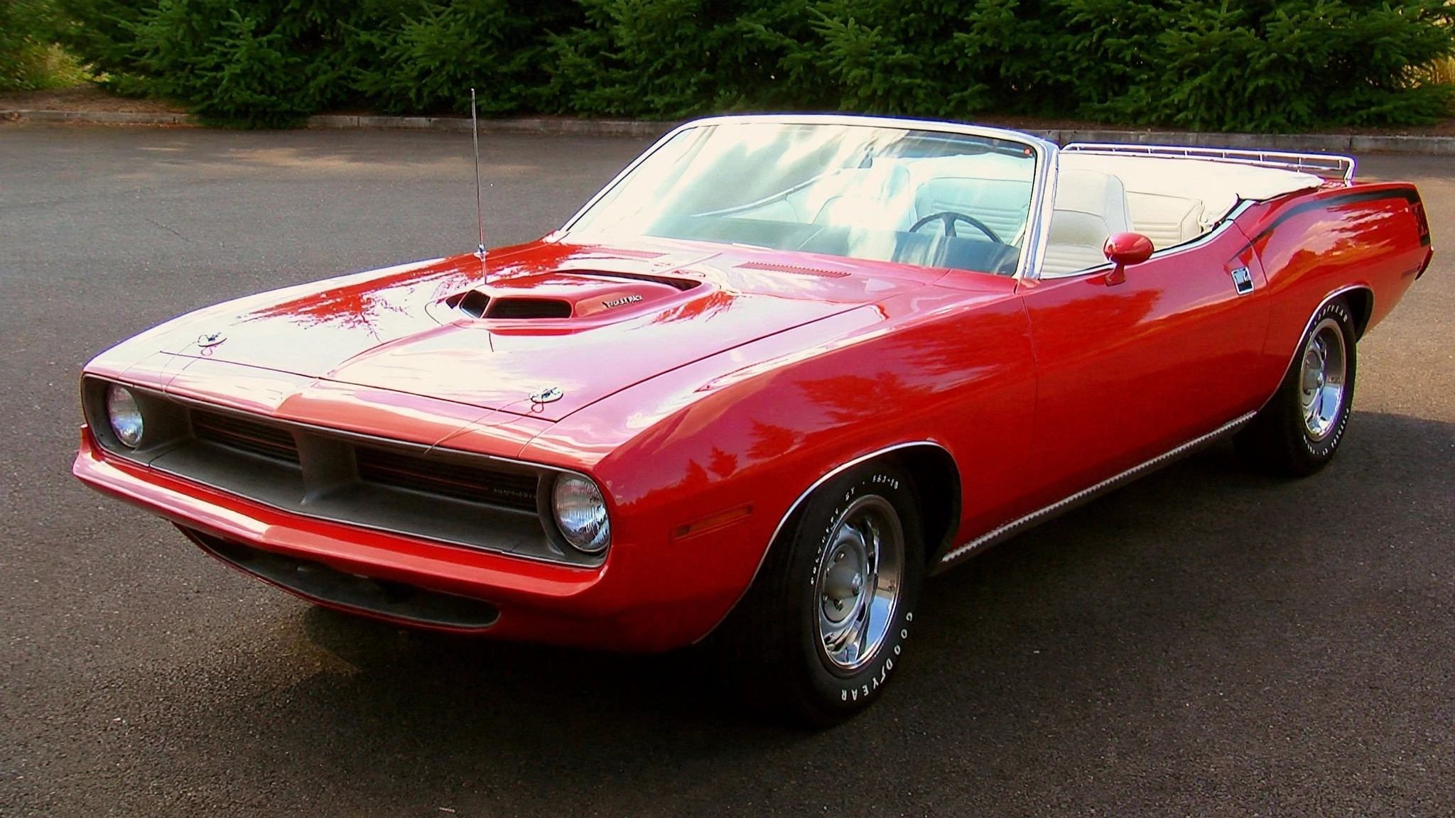 A rare 1970 Plymouth Cuda 340 convertible packs a 340 V8 and three speeds!
