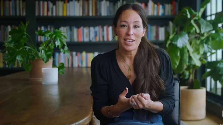 Forget boring tile: The rustic backsplash idea Joanna Gaines can't get ...