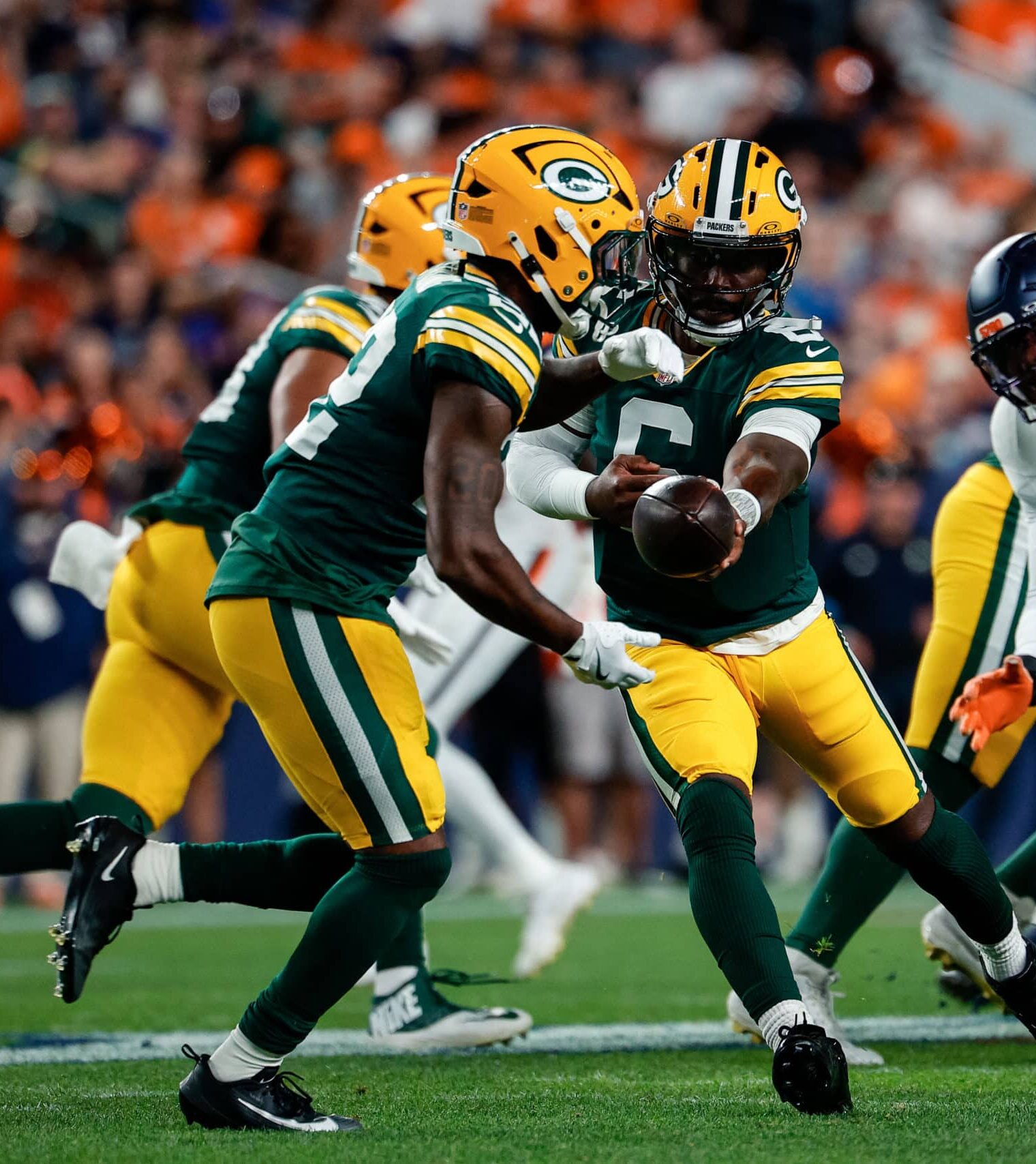 Green Bay Packers sign fan-favorite practice squad running back to 53 ...