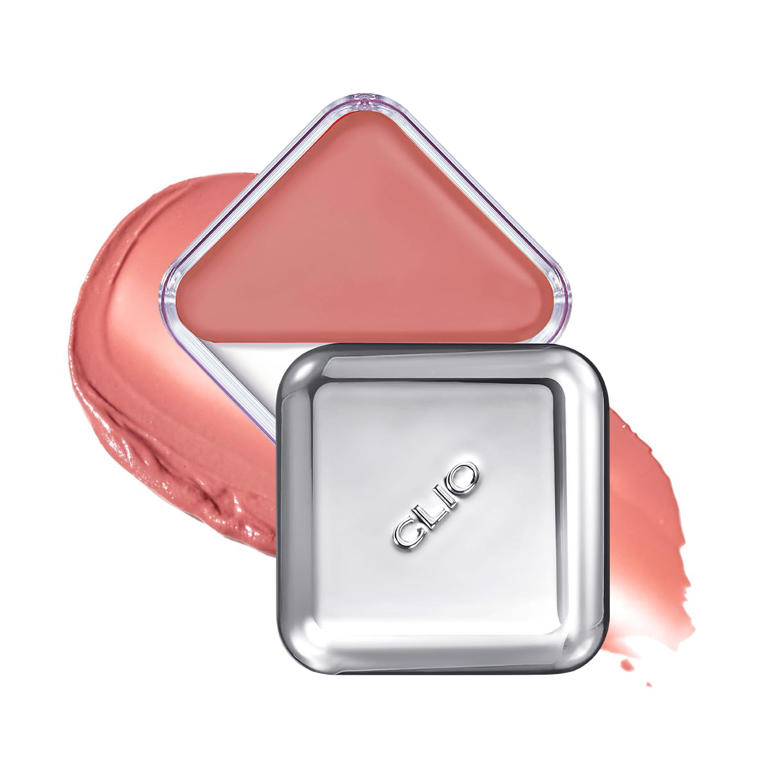 The anti-blush blush trend is all about soft definition