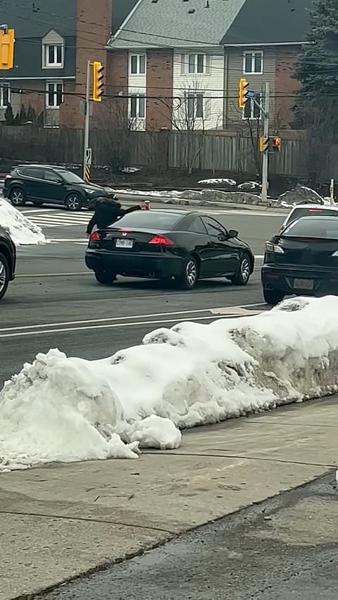 Motorist retrieves coffee cup left on another driver's car roof