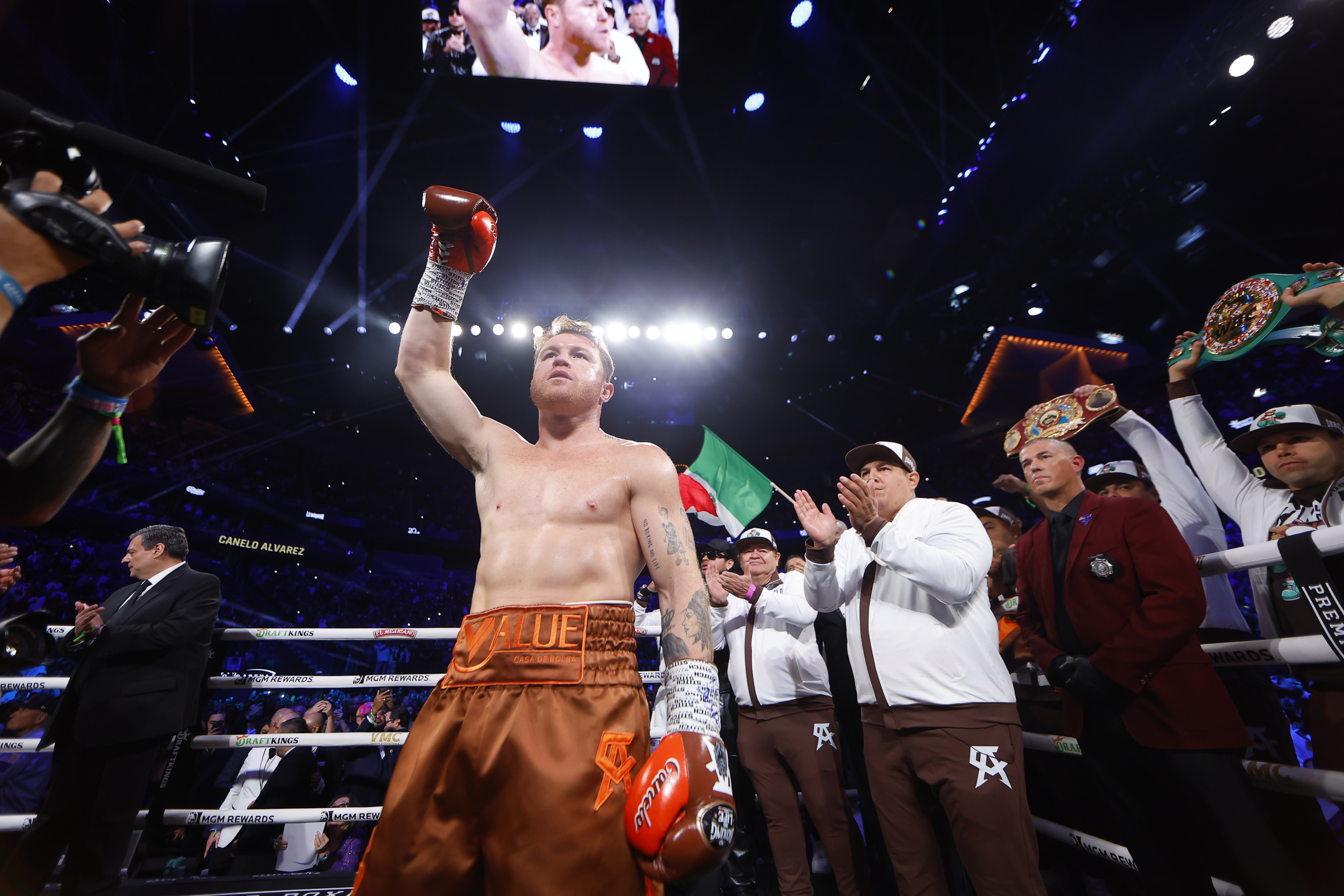 Canelo Alvarez faces unbeaten champion as Riyadh boxing card adds three ...