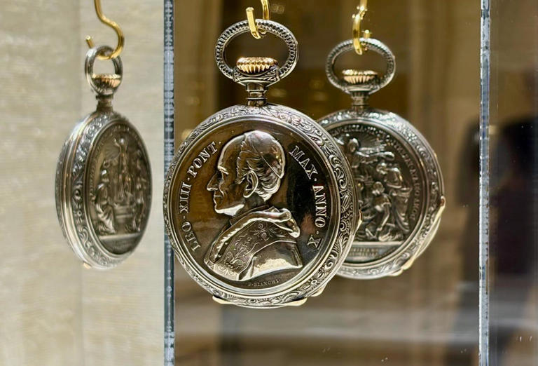Patek Philippe expose plus de 500 montres et objets d'exception