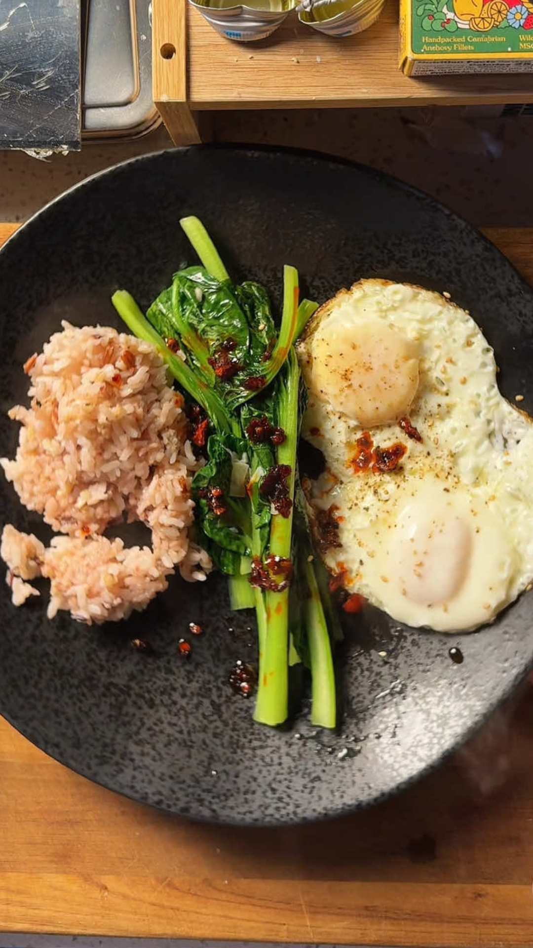 Easy multigrain rice breakfast with eggs and vegetables
