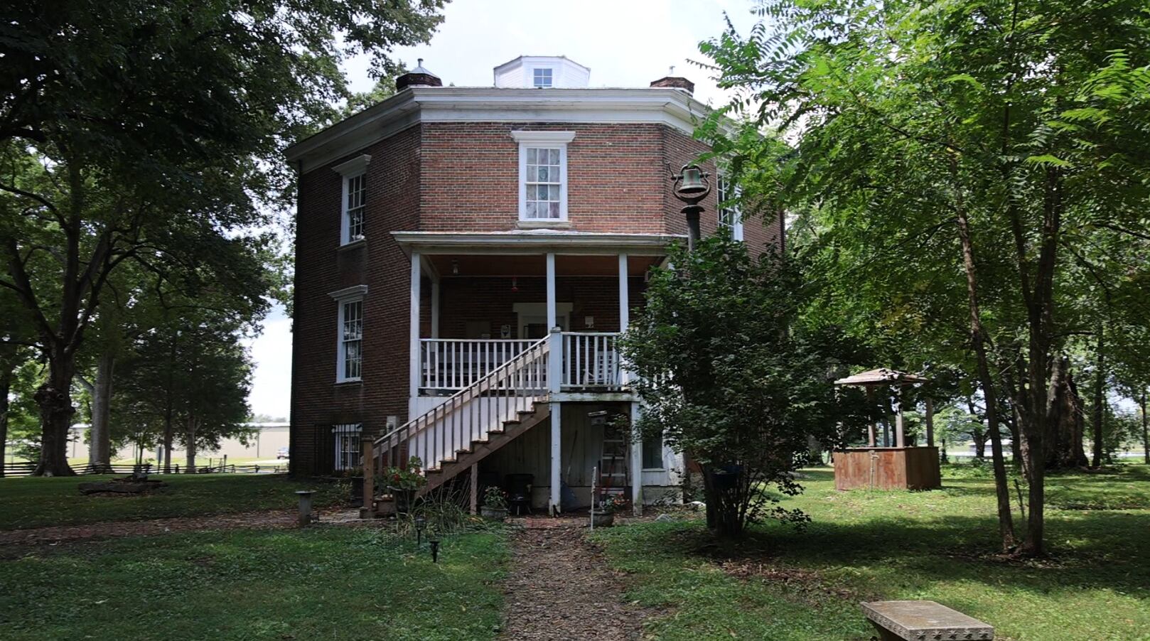Paranormal investigators describe hauntings at Franklin’s Octagon Hall
