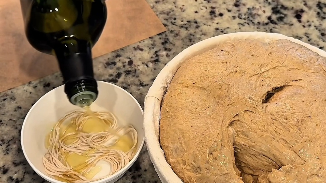 Oil dip hack for easy pumpkin sourdough twine shaping