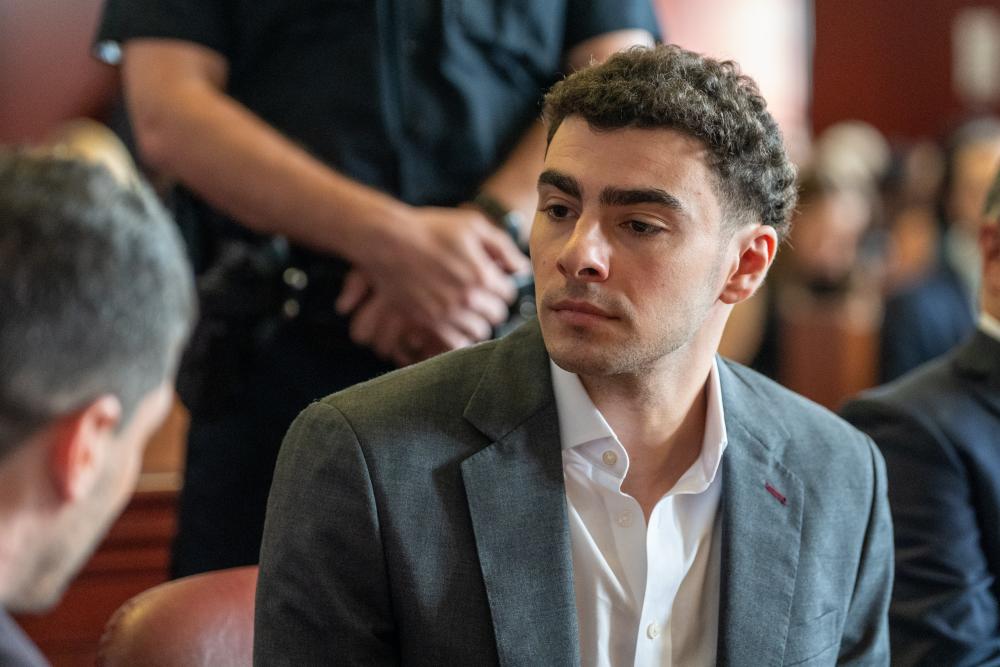 Prosecutors oppose Luigi Mangione's push for dismissal of state charges