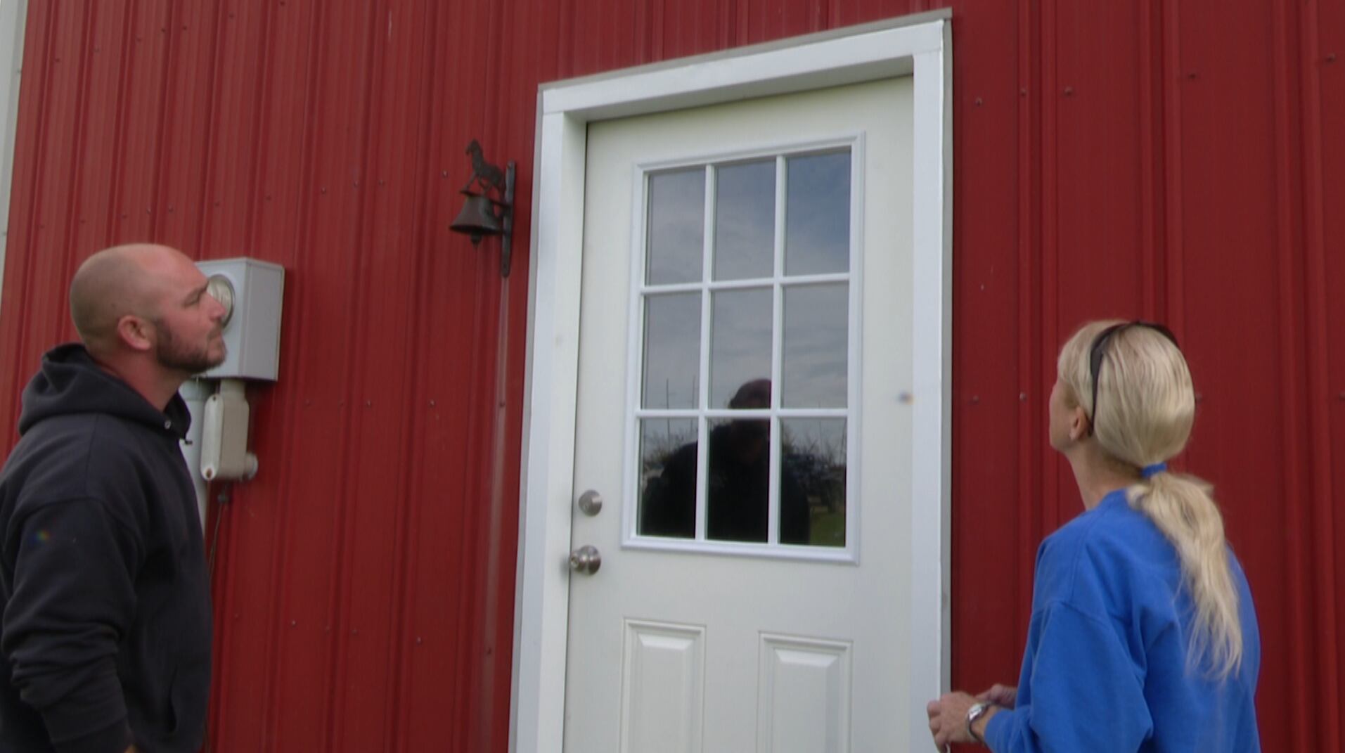 Stranger steps in to help Sandusky Co. woman after barn door scam; new ...