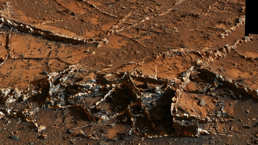 Curiosity rover marks 1km climb, captures rare Mars cliffs