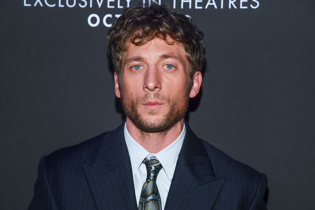 Jeremy Allen White reveals he caught a stomach bug 3 days before ...