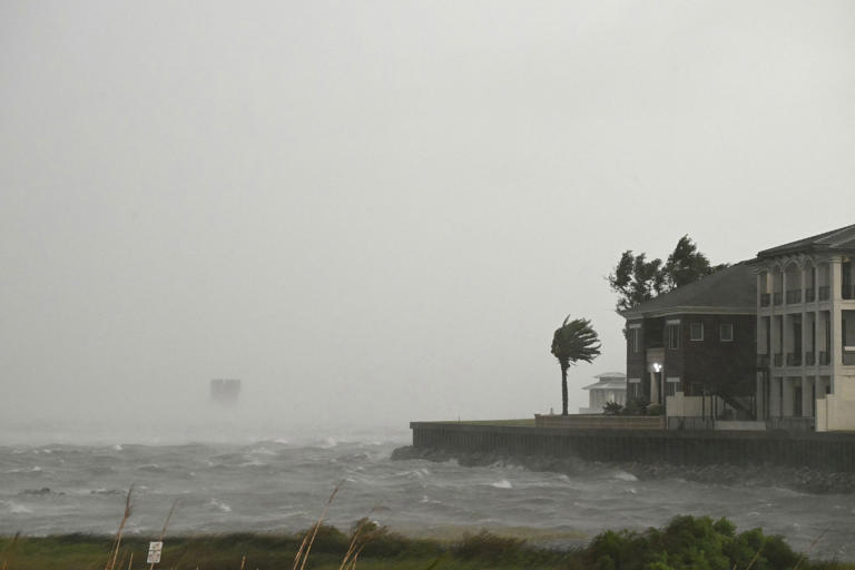 Hurricane Isaias live track as storm makes landfall on Florida Panhandle