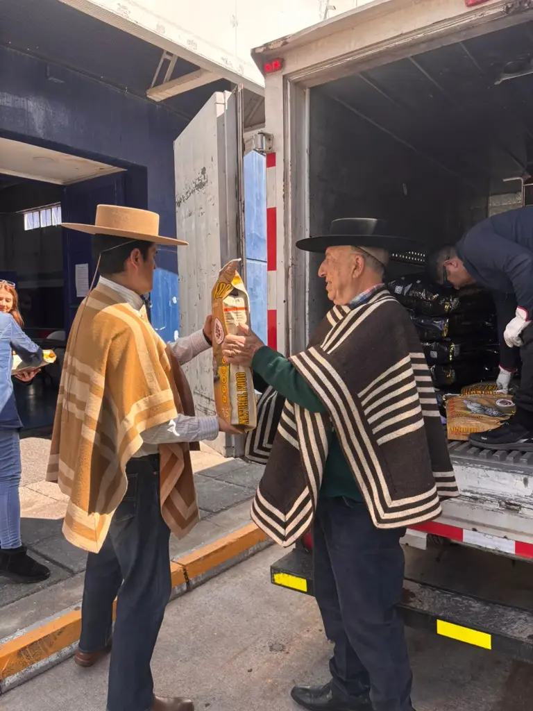 Federación de rodeo entregó mil kilos de alimento para mascotas ...