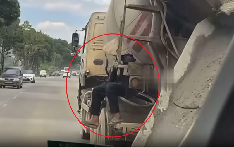 Tài xế bị phạt 28 triệu đồng vì để người đu bám trên xe bồn, biển số bị che lấp