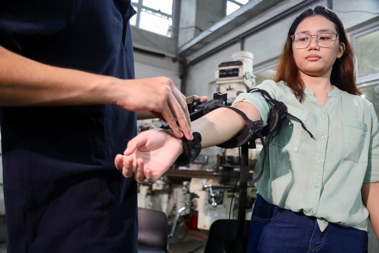 UP graduates develop exoskeleton to help stroke patients’ rehabilitation