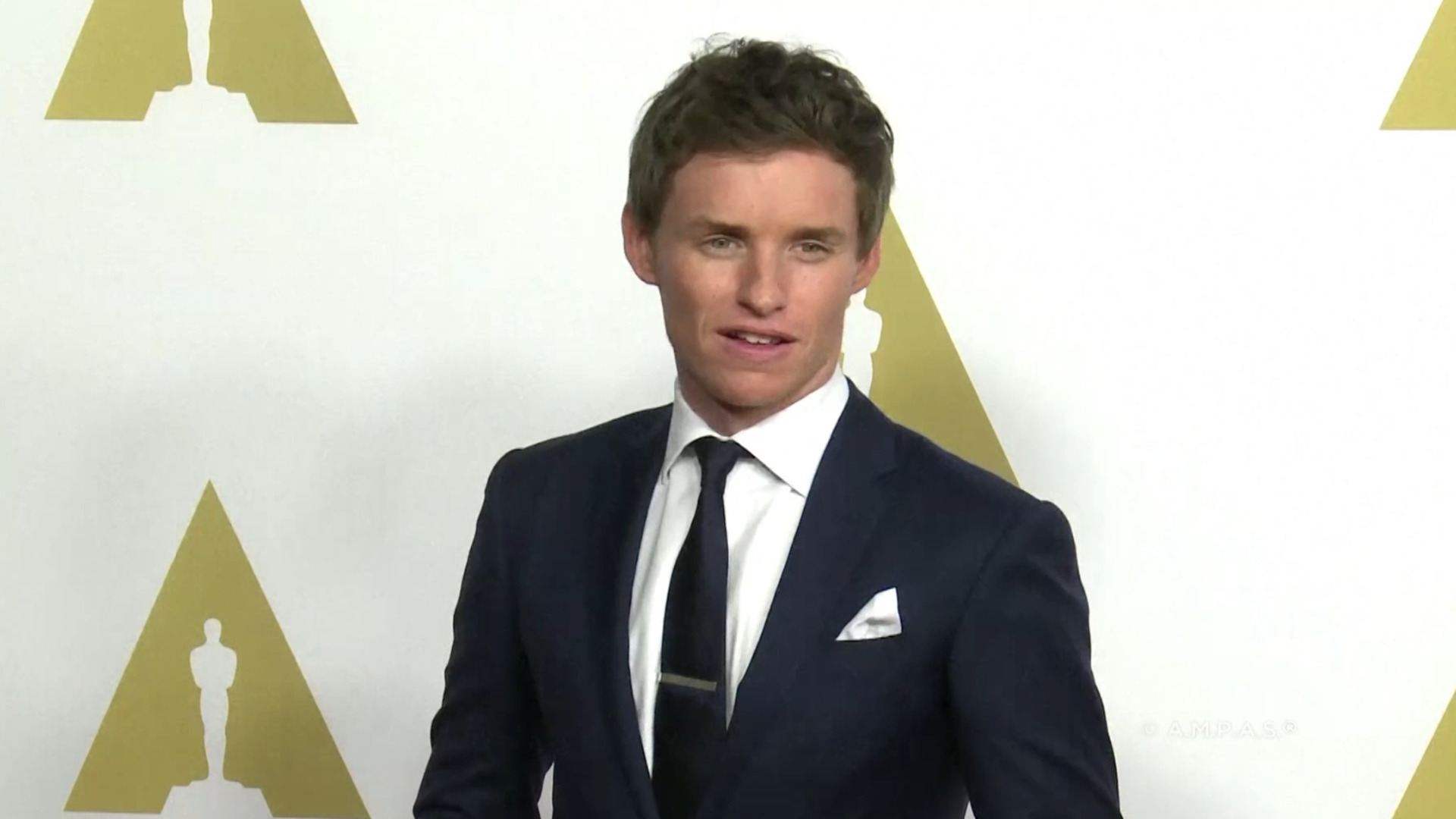 Eddie Redmayne looks sharp in navy suit at Oscars event