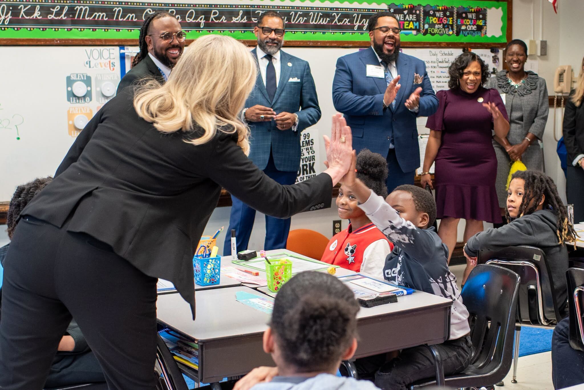 Spanberger visits Glen Lea Elementary, fields questions on Henrico HVAC ...