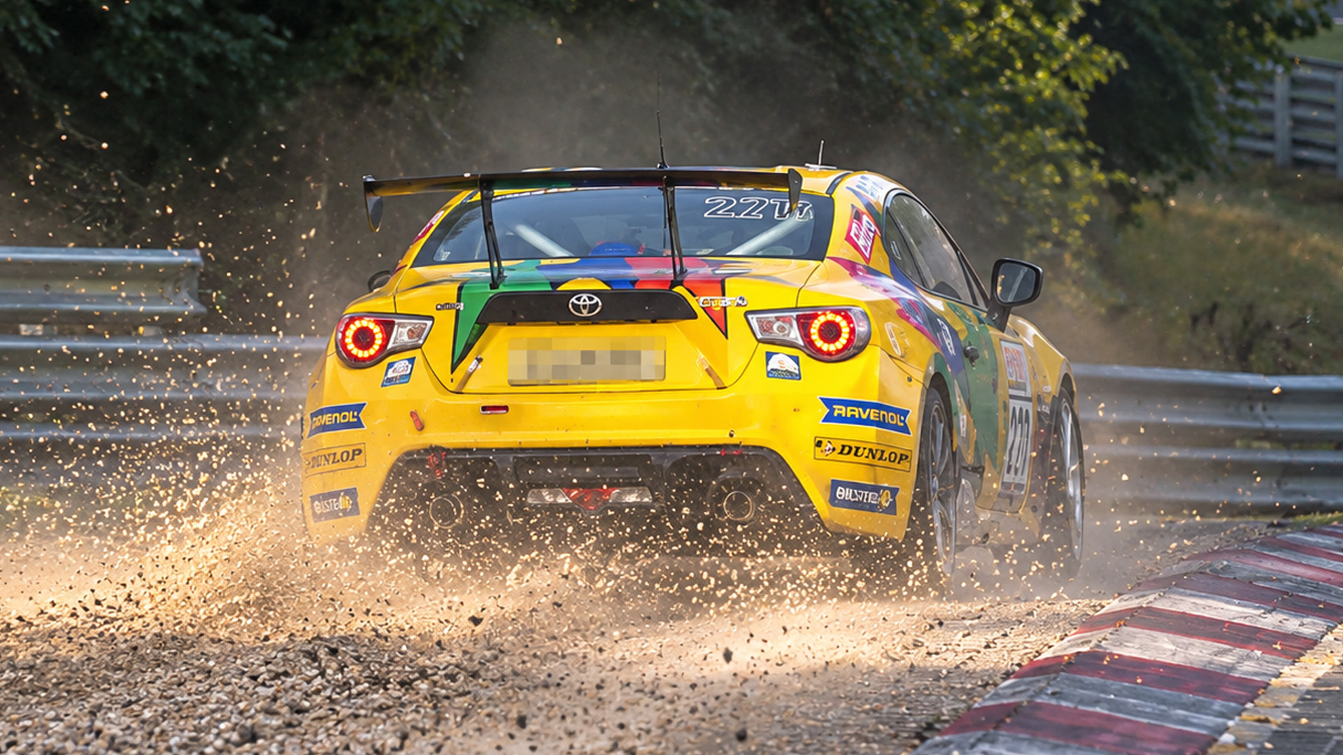 Close calls and quick reactions prevent Nürburgring crashes