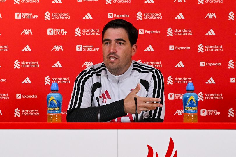 KIRKBY, ENGLAND - AUGUST 21: (THE SUN OUT, THE SUN ON SUNDAY OUT) Andoni Iraola head coach of Liverpool during a press conference at AXA Training Centre on August 21, 2026 in Kirkby, England. (Photo by Andrew Powell/Liverpool FC via Getty Images)