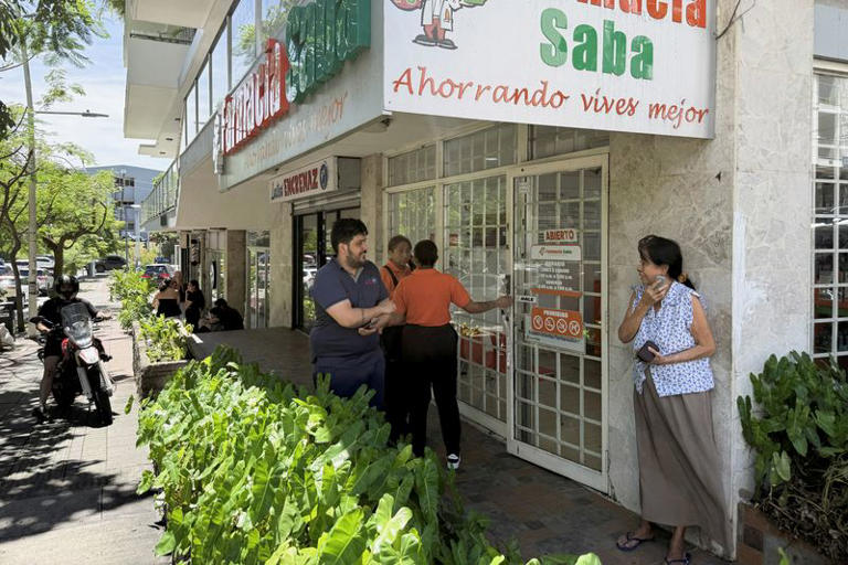 Powerful quake hits Panama, damages homes; canal operations normal
