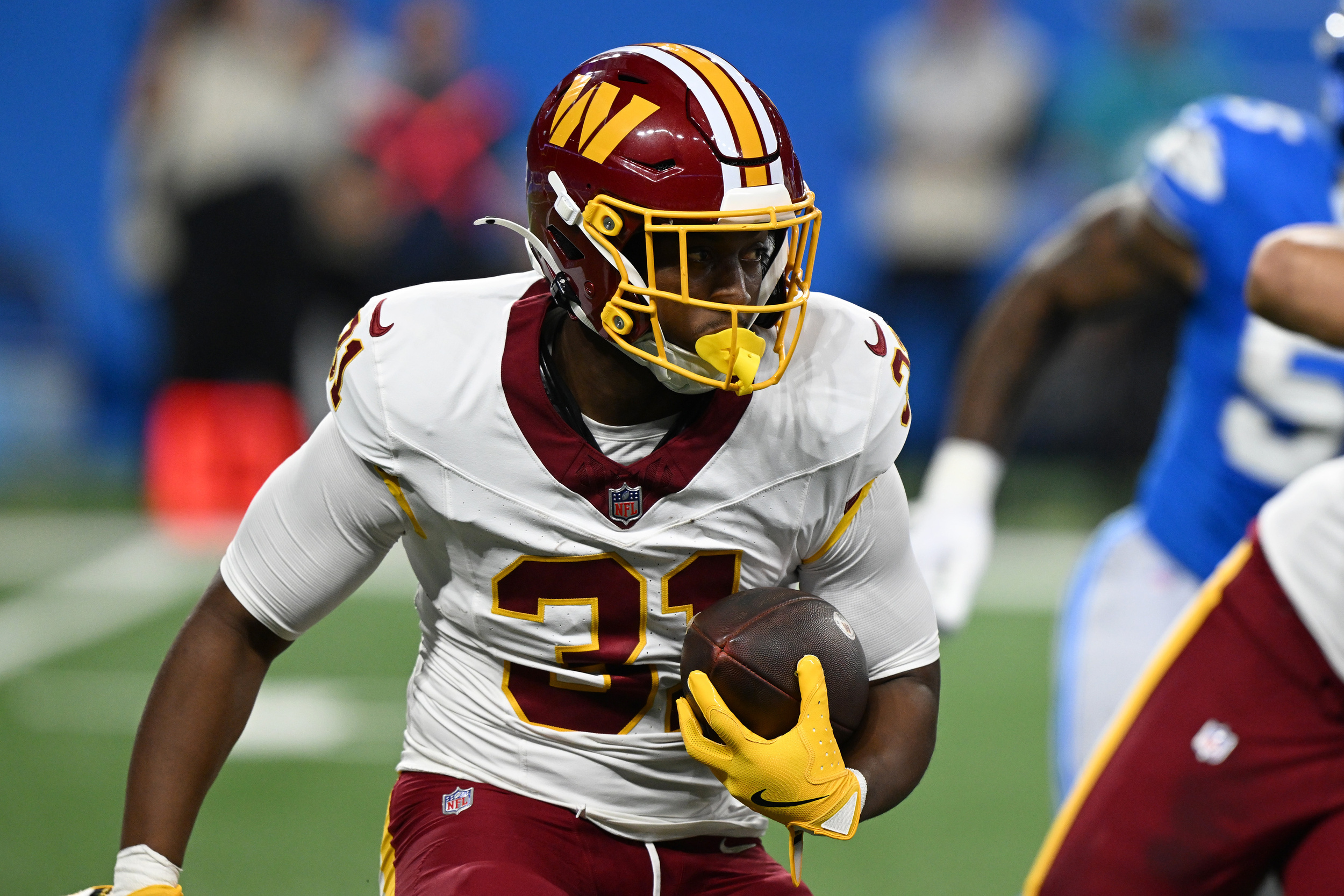 Dolphins claim RB Kaytron Allen