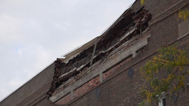 Building's facade partially collapses in downtown Muscatine