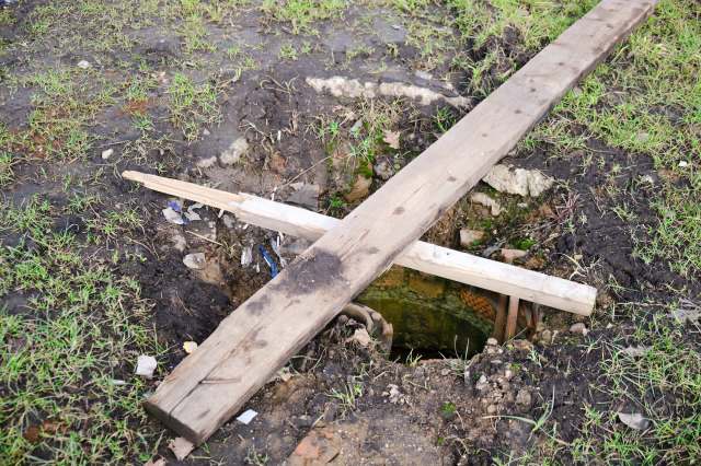 Houston homeowner flags backyard hole, then city calls 16-foot well a ...