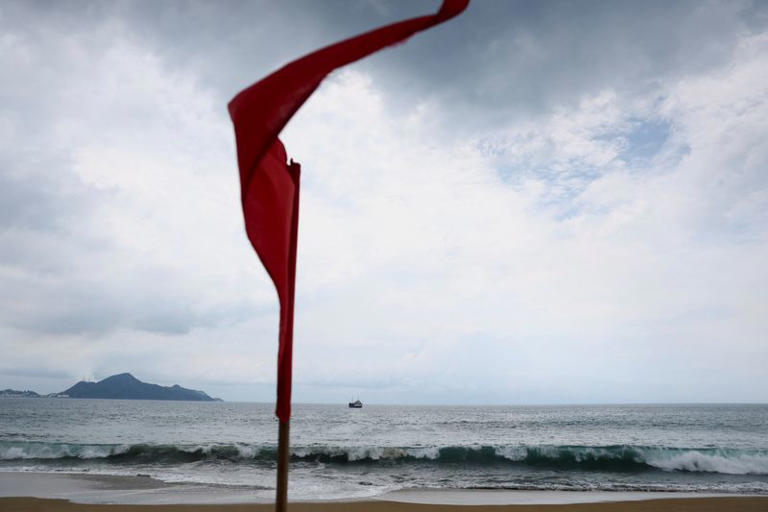 Hurricane Simon rapidly strengths off Mexico's Pacific coast, threatens ...