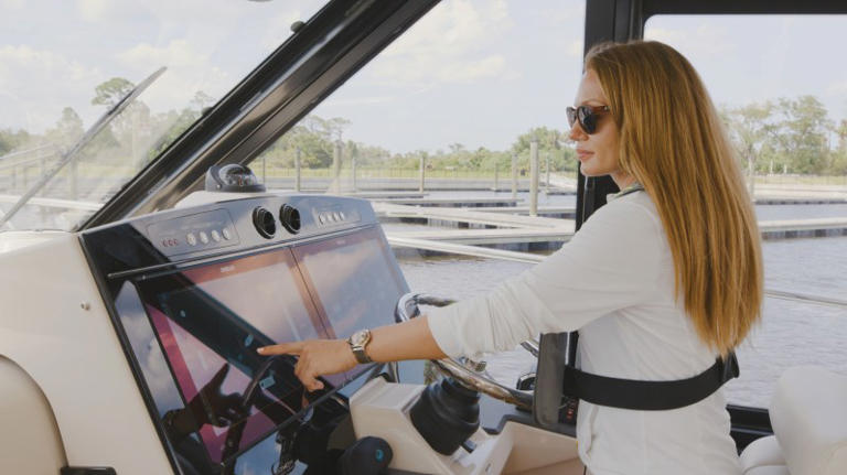 Simrad AutoCaptain brings autonomous docking to production boats
