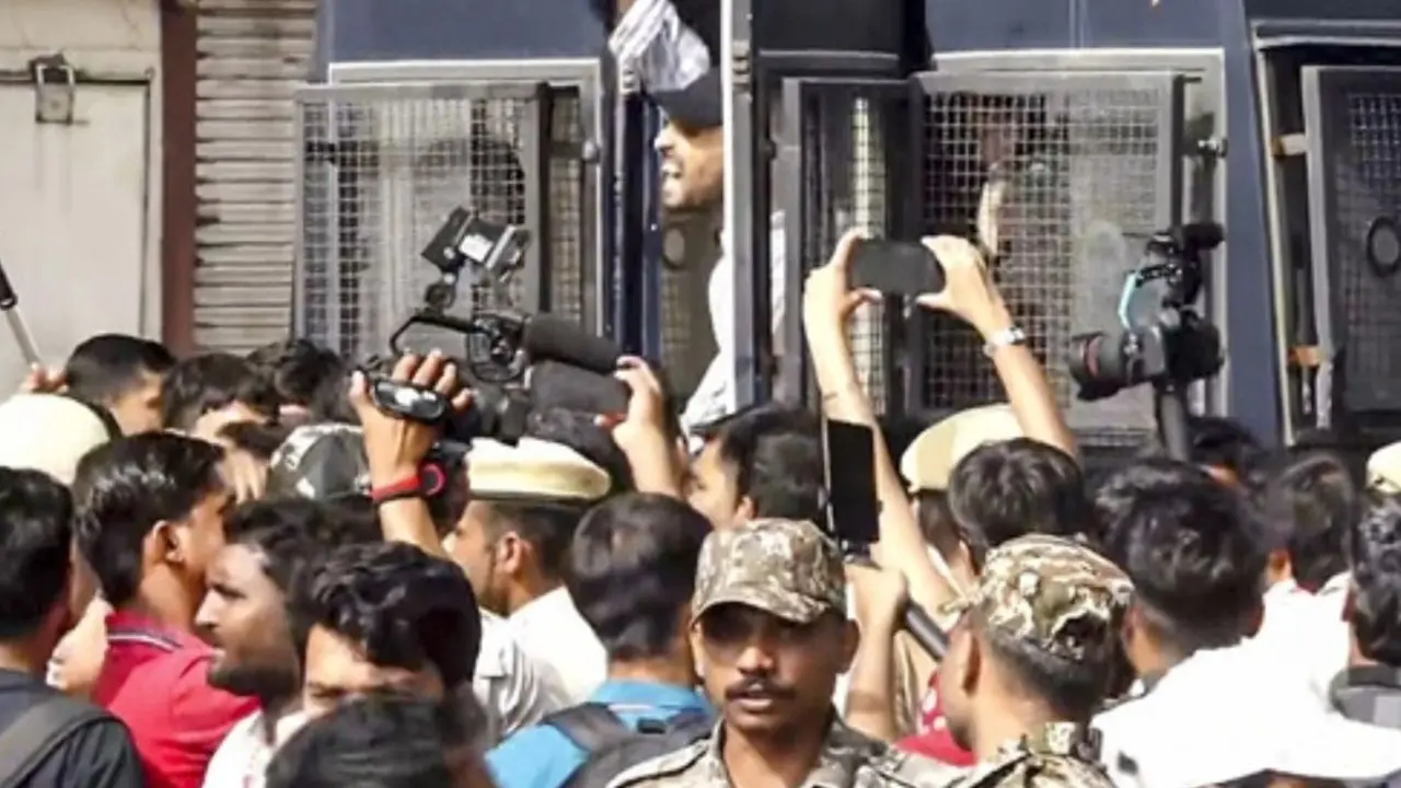 Delhi protest update: 150 detained as protesters attempt to reach ...