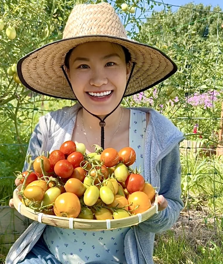 Vườn rau quê của người phụ nữ Việt ở Mỹ