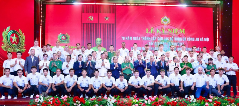 Câu lạc bộ bóng đá Công an Hà Nội đón nhận Huân chương Lao động hạng Nhất