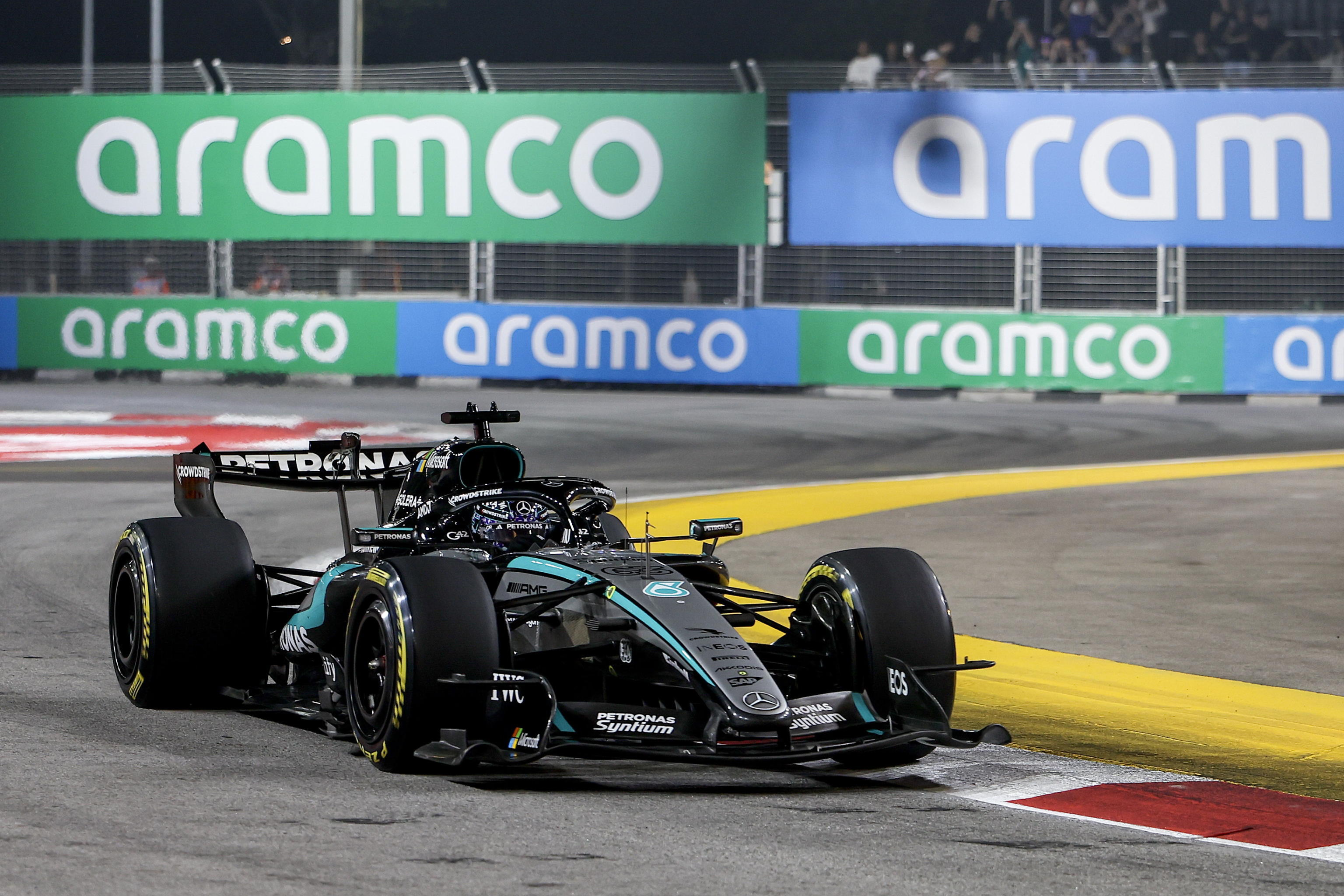 Sprint a Singapore, Russell a muro al 2/o giro mentre era in testa
