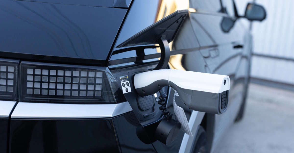 The EV with no cable: How exactly does a hybrid generate electricity ...