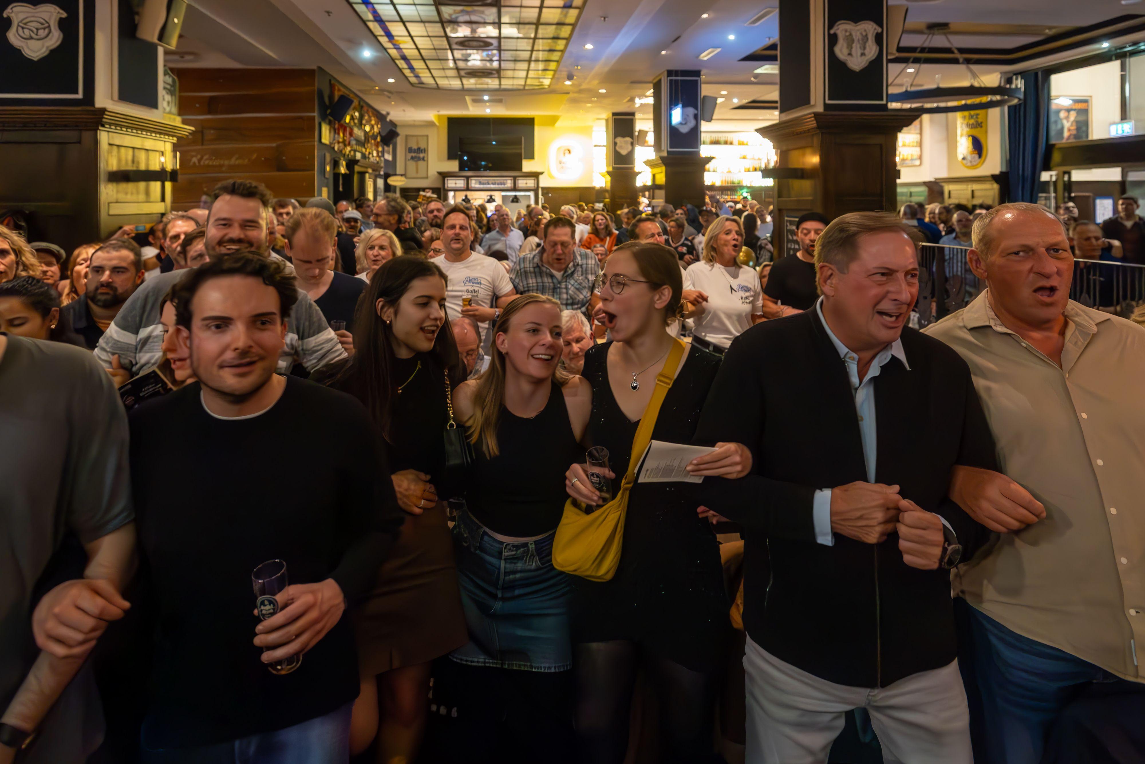 800. Kult-Mitsingabend: Björn Heuser feiert Jubiläum mit ...